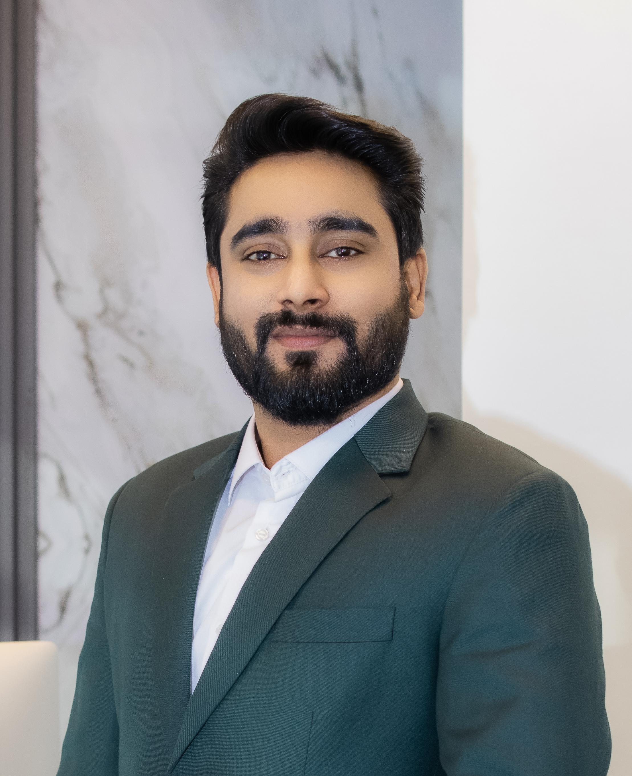 CEO Ravi Tejwaans